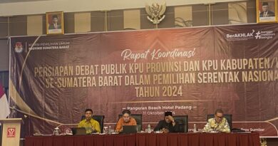 Jons Manedi Buka Rakor Debat Publik, Pilkada Masih 46 Hari Lagi